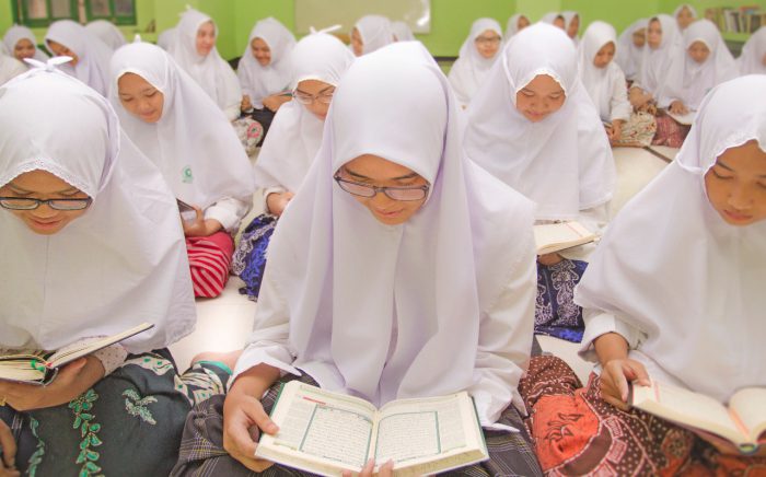 Membangun Kesadaran Kritis Santri Masa Kini p